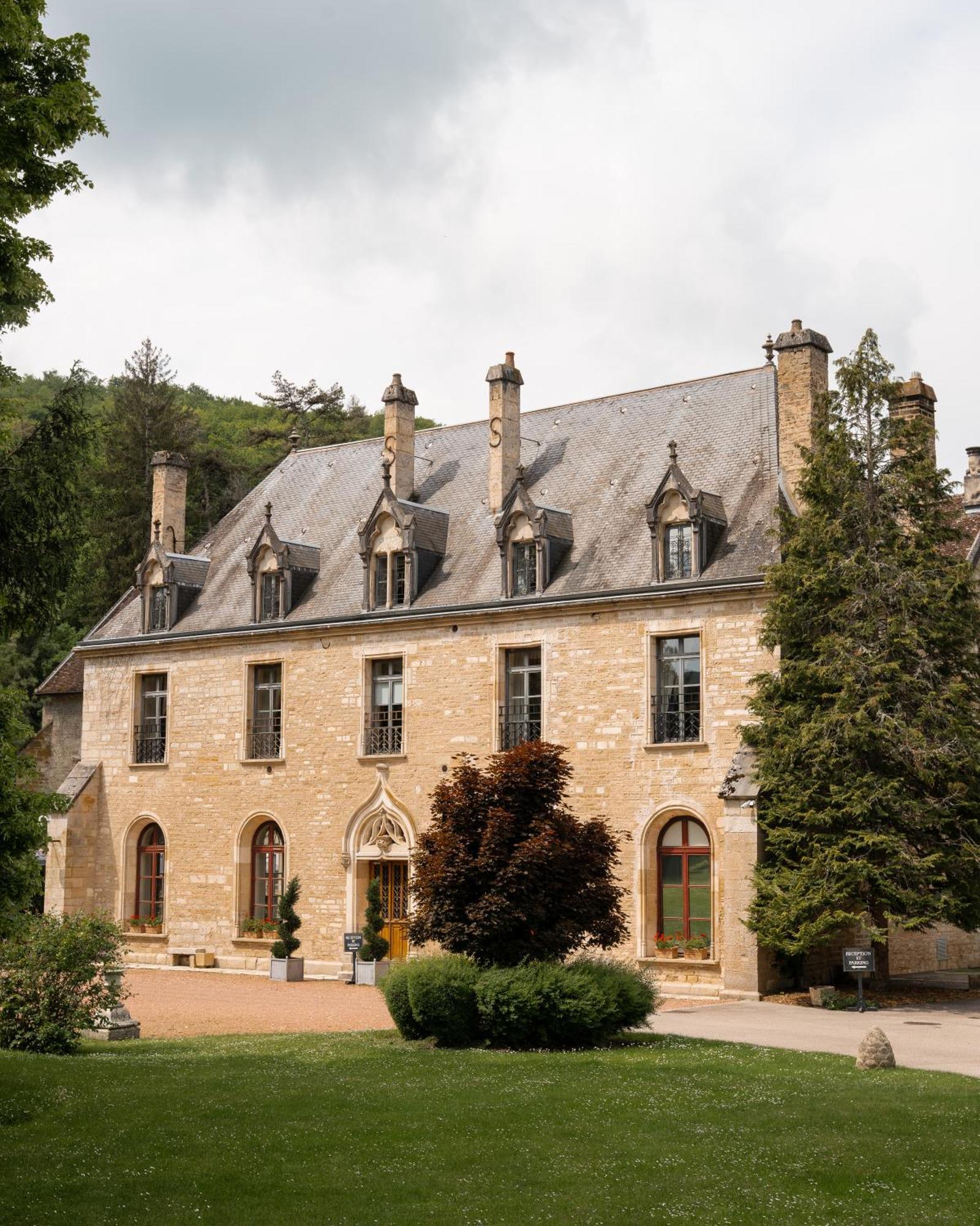 Готель Abbaye De La Bussiere Екстер'єр фото