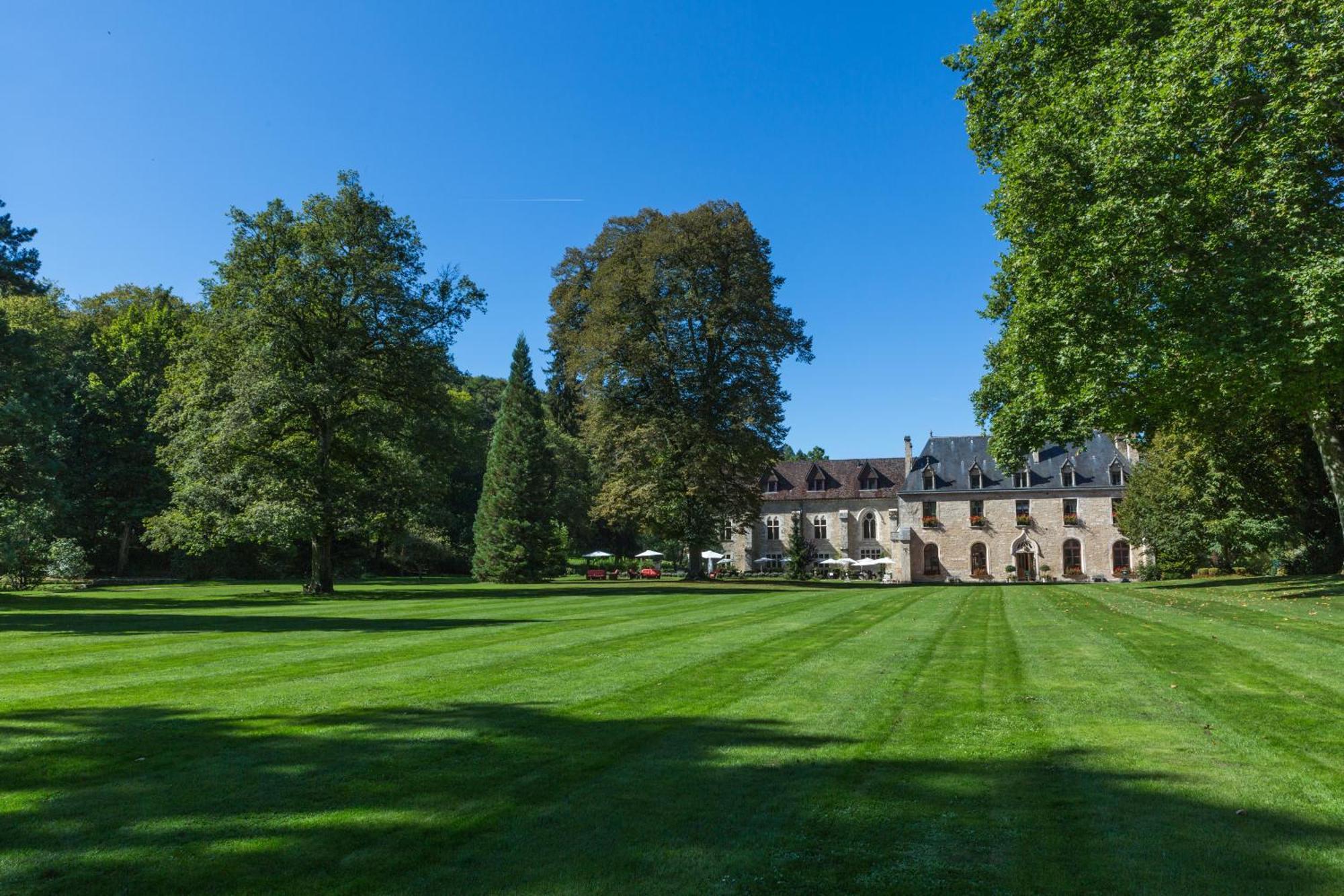 Готель Abbaye De La Bussiere Екстер'єр фото