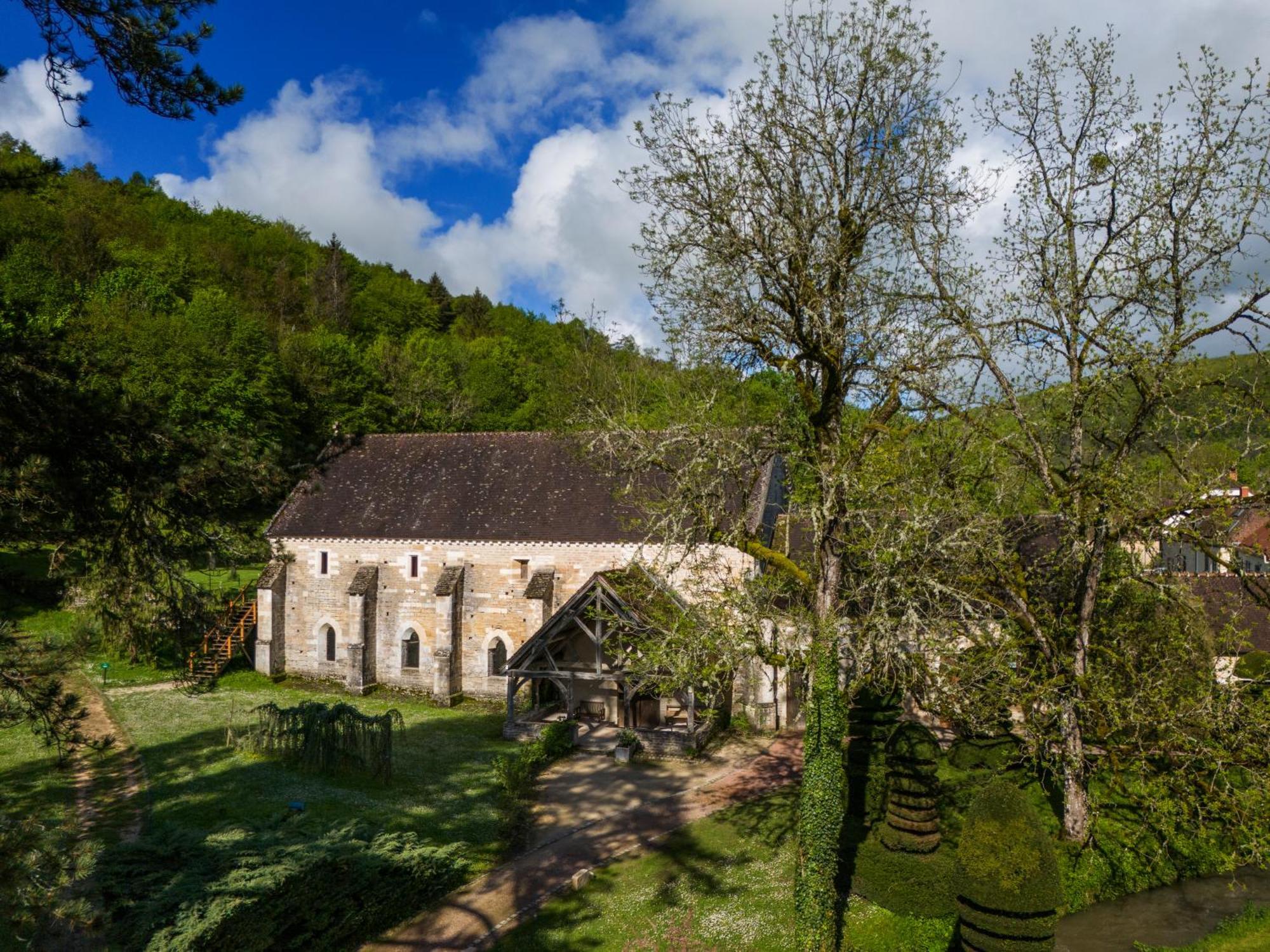 Готель Abbaye De La Bussiere Екстер'єр фото