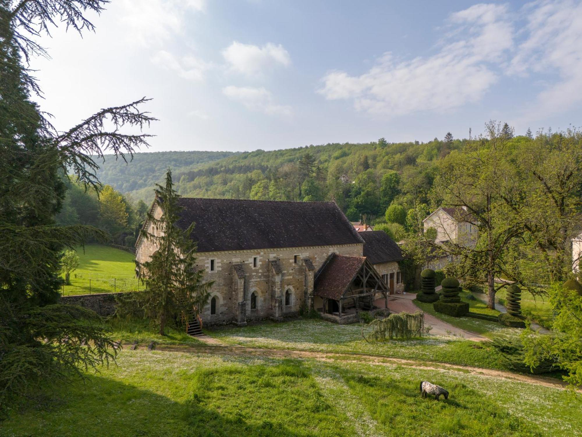 Готель Abbaye De La Bussiere Екстер'єр фото